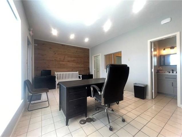 4500 Shores Dr - Photo 6 of 26