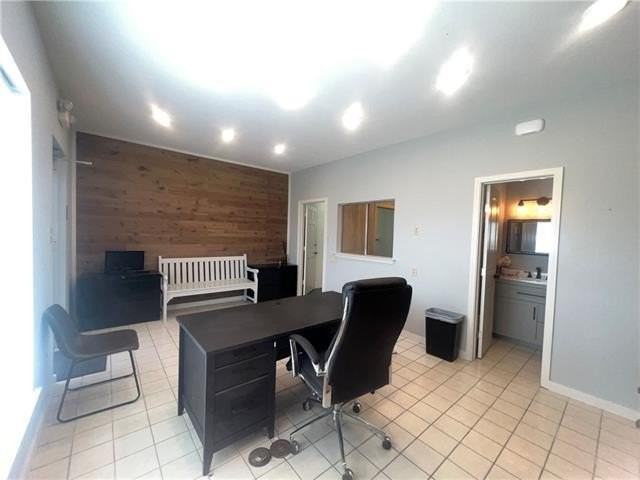 4500 Shores Dr - Photo 7 of 26