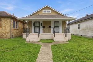 featured image of 2235 Mandeville St
