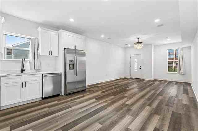 2033 Conti St - Photo 5 of 18