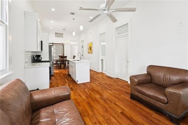 8610 Apricot St - Photo 3 of 11