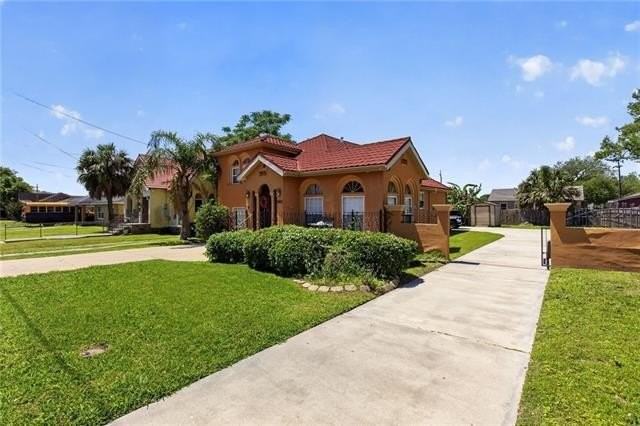 5812 Elysian Fields Ave - Photo 4 of 31