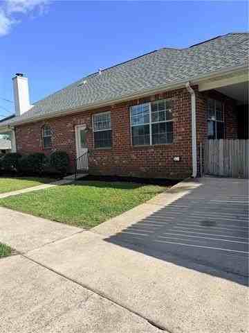 3245 Iowa Ave - Photo 3 of 31