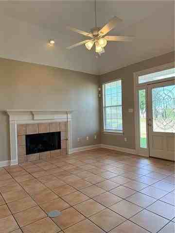 3245 Iowa Ave - Photo 5 of 31