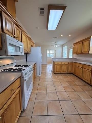 3245 Iowa Ave - Photo 6 of 31