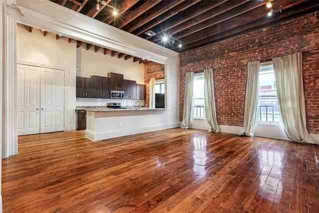 137 Carondelet St #404 - Photo 4 of 8