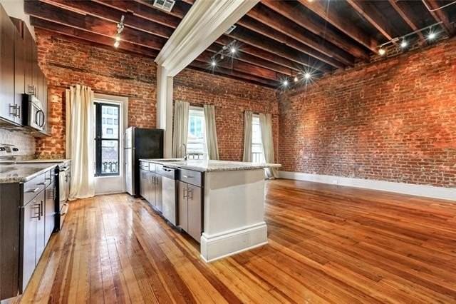 137 Carondelet St #404 - Photo 5 of 8