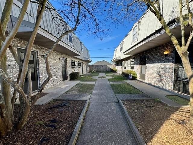 54 Carriage Ln #A - Photo 2 of 13