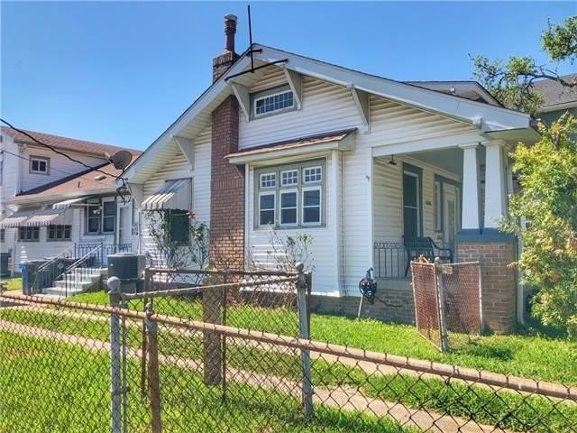 4506 Banks St - Photo 2 of 21