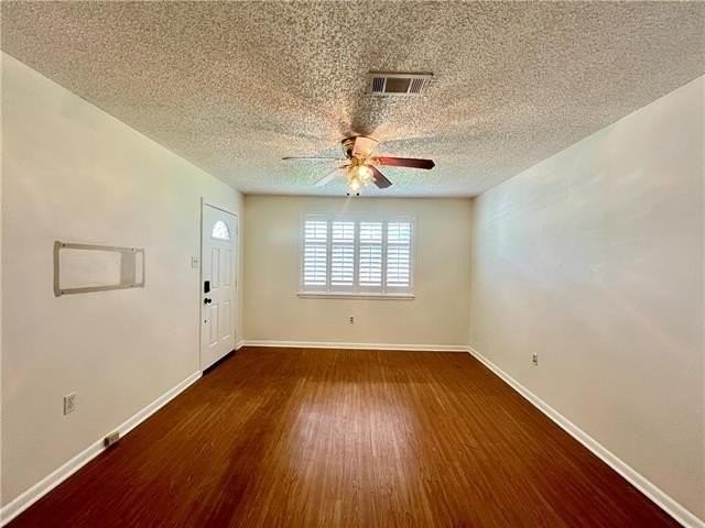 4516 Calumet St - Photo 4 of 17