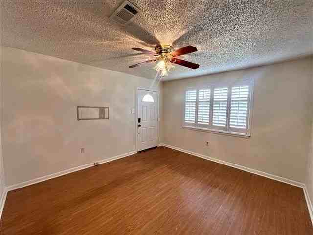 4516 Calumet St - Photo 5 of 17