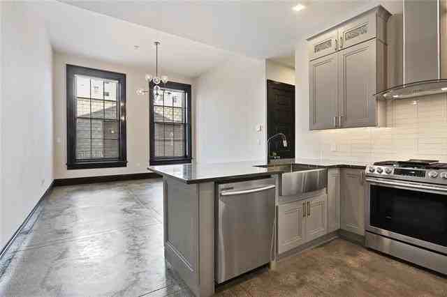 419 Carondelet St #305 - Photo 4 of 18