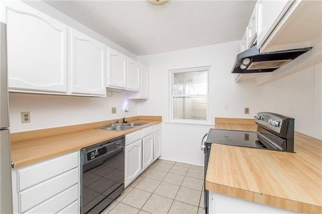 305 Ormond Meadows Dr #B - Photo 3 of 18