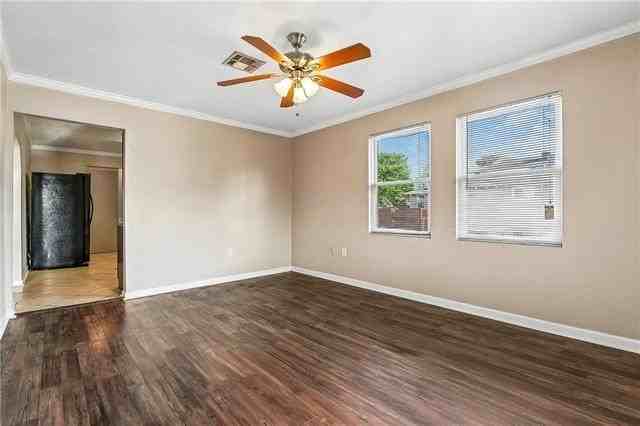 1942 Piety St - Photo 3 of 10