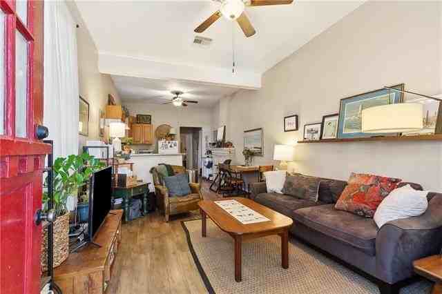 637 S Alexander St - Photo 2 of 11