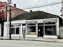 featured image of 2126 Magazine St