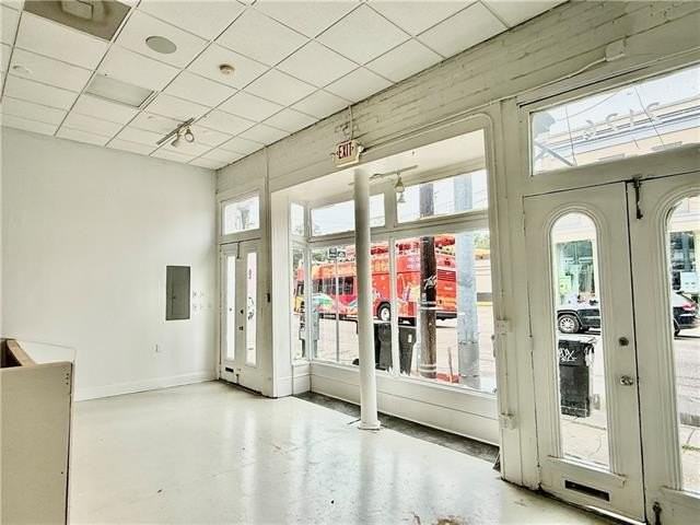 2126 Magazine St - Photo 2 of 16