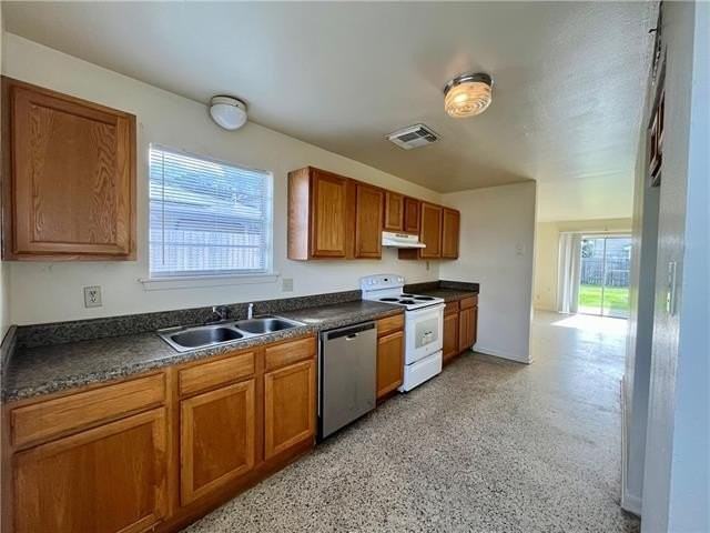 583 Delmar St - Photo 4 of 26