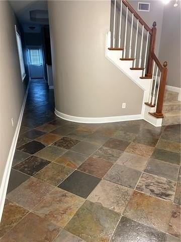 306 W Robert E Lee Blvd - Photo 3 of 8