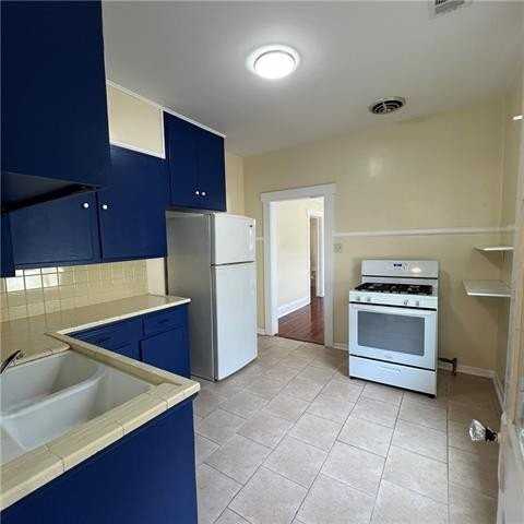 2537 Jasmine St - Photo 4 of 14