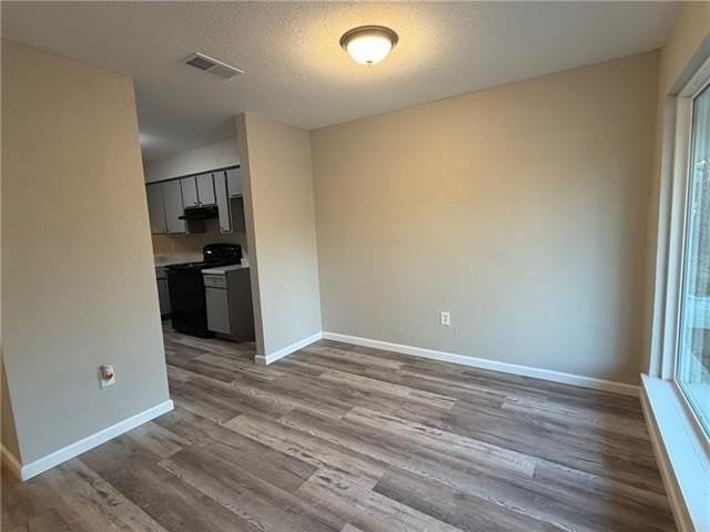 736 Walnut St - Photo 3 of 12