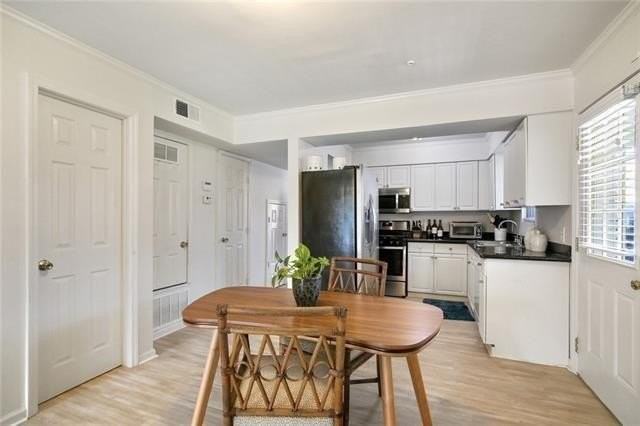 310 35th St - Photo 6 of 9