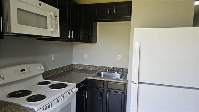 924 Deslonde St #B - Photo 2 of 13