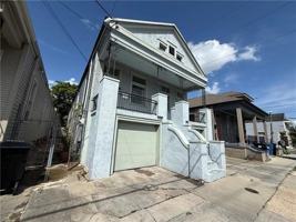 featured image of 3005 Dumaine St