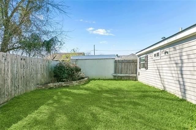 616 Labarre Rd - Photo 4 of 36