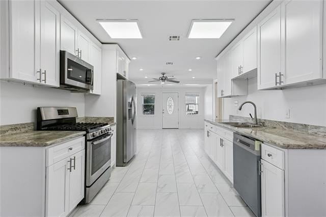 616 Labarre Rd - Photo 7 of 36