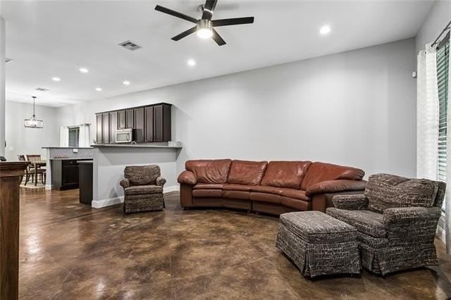 1605 Labarre St - Photo 3 of 17