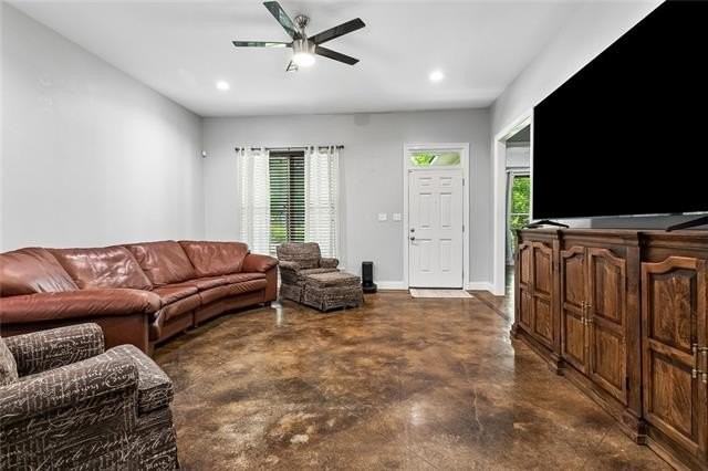 1605 Labarre St - Photo 4 of 17