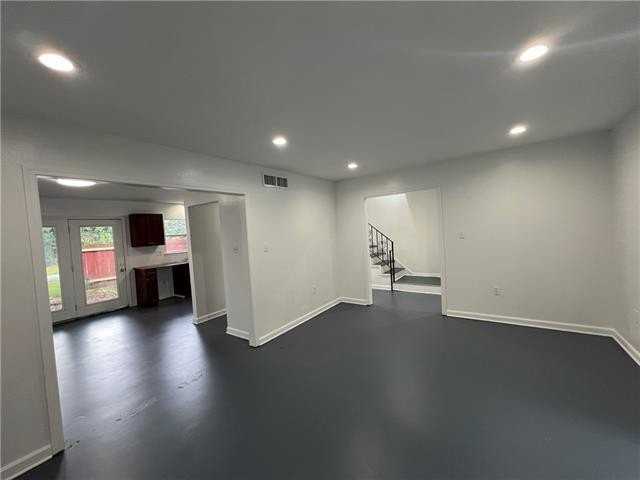 7702 Belcrest Pl - Photo 4 of 19