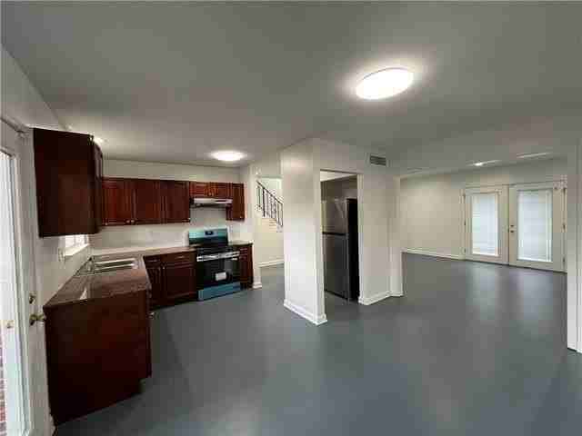 7702 Belcrest Pl - Photo 6 of 19