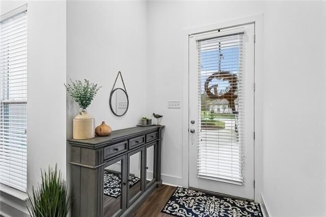 5033 Scotts Bayou Ln - Photo 3 of 25