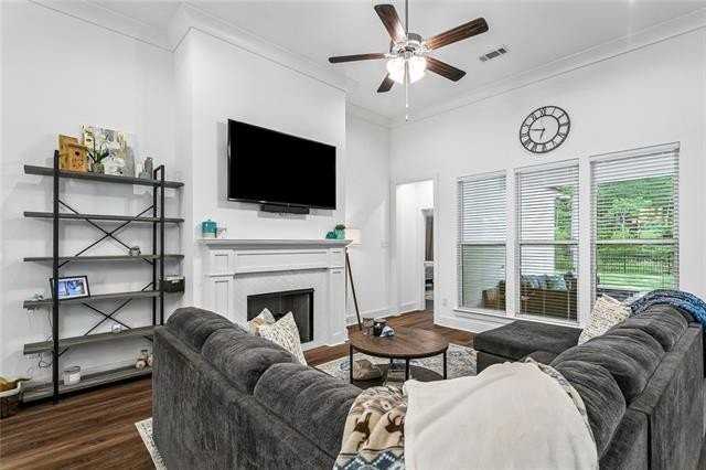 5033 Scotts Bayou Ln - Photo 4 of 25