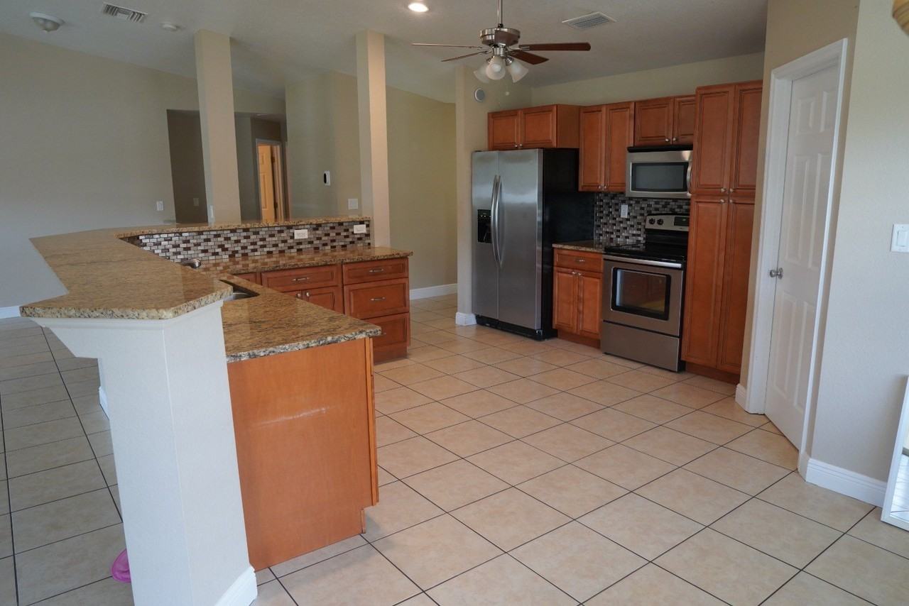 2808 Boulder Ct - Photo 3 of 20