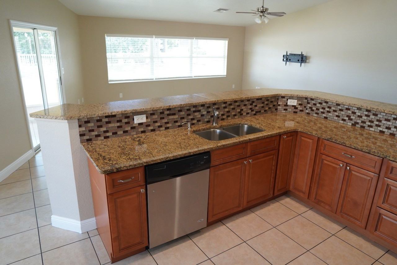 2808 Boulder Ct - Photo 4 of 20