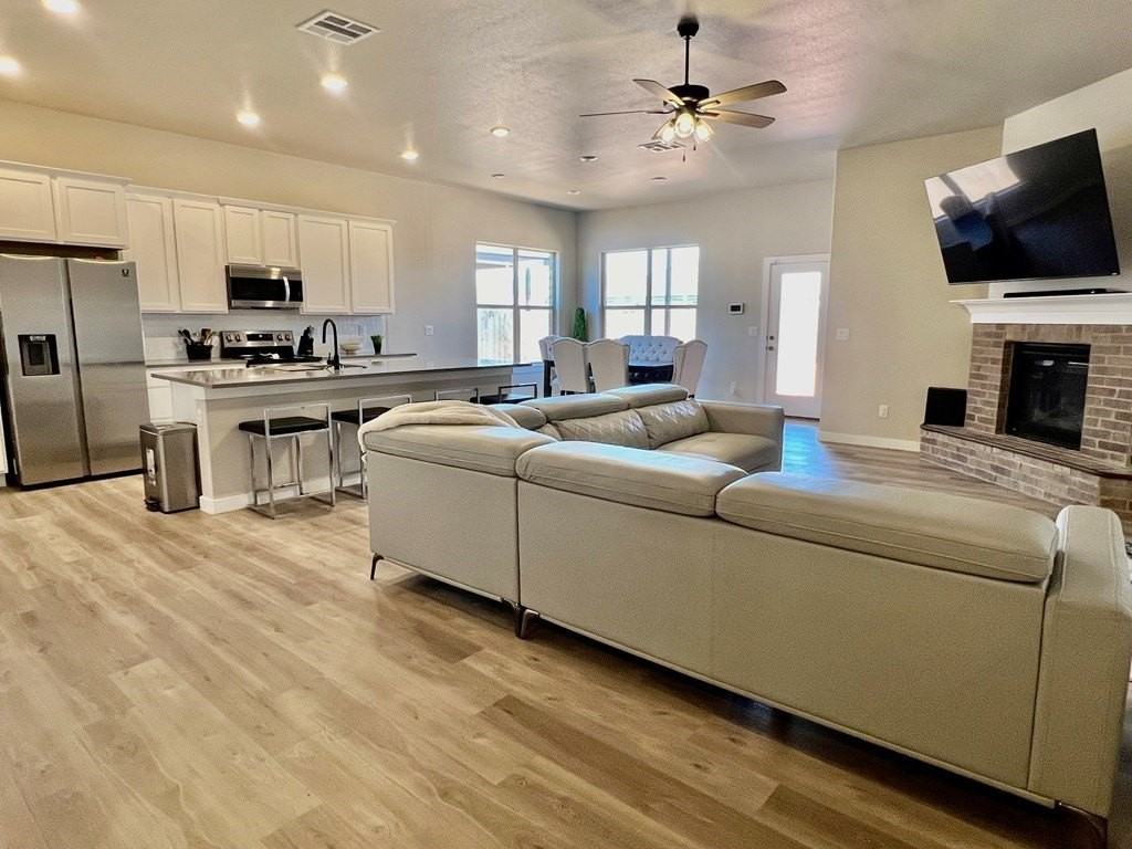 915 Canal St - Photo 2 of 13