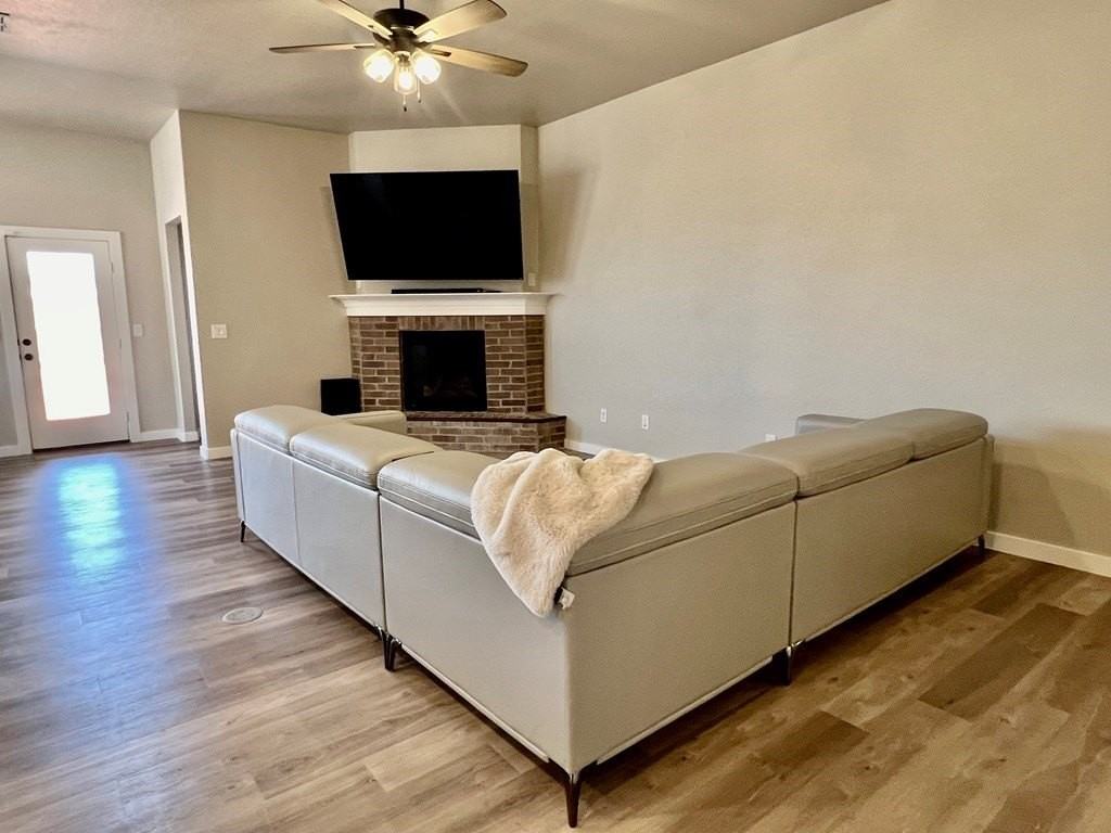 915 Canal St - Photo 3 of 13