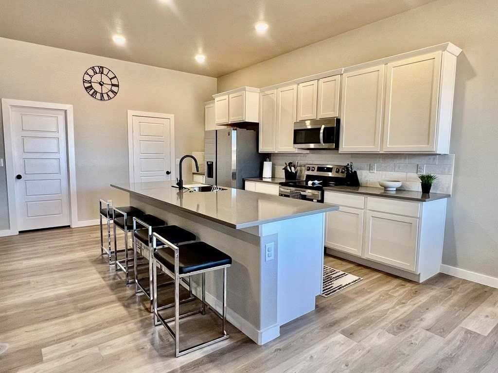 915 Canal St - Photo 5 of 13