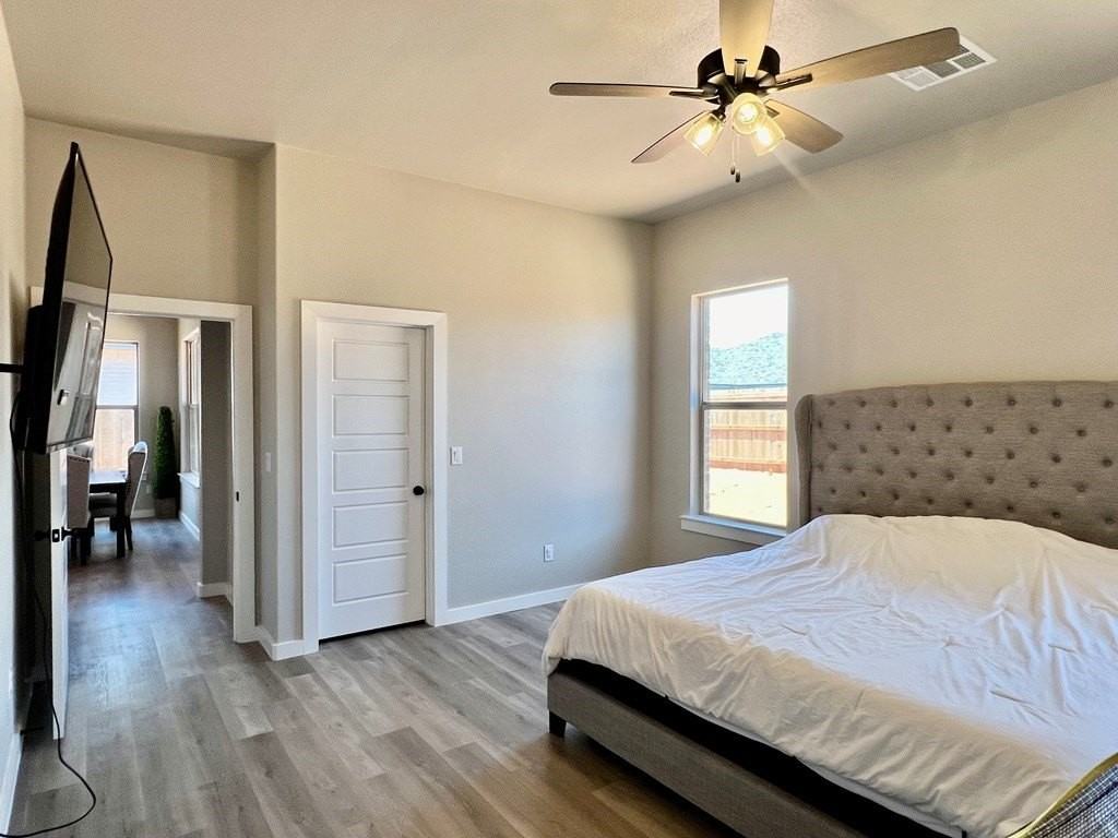 915 Canal St - Photo 7 of 13