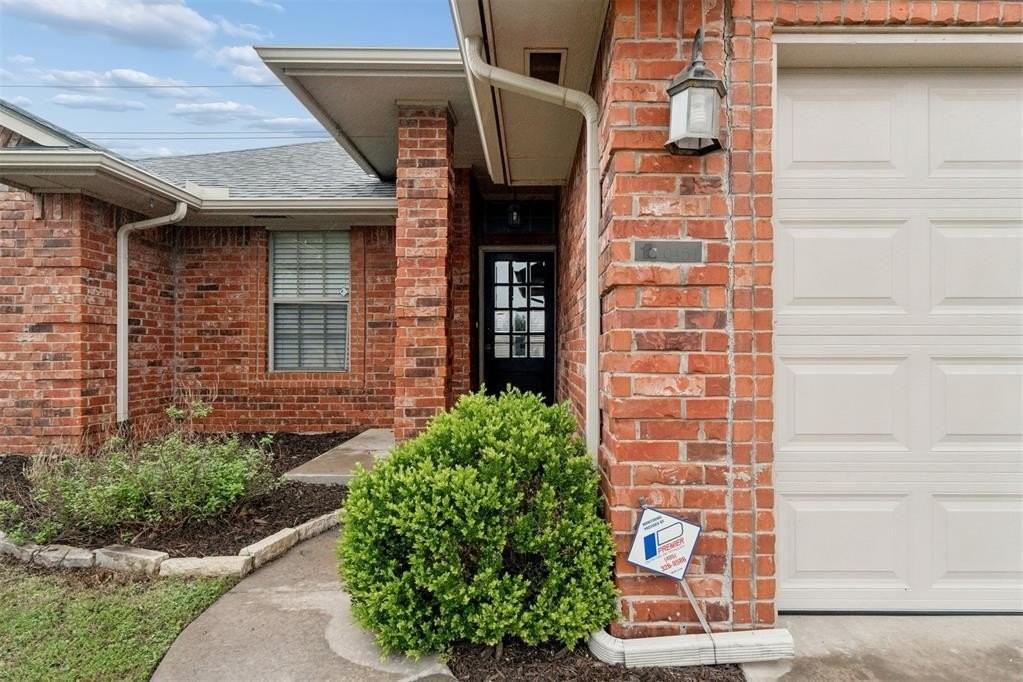 4925 Nw 164th Ter - Photo 2 of 44