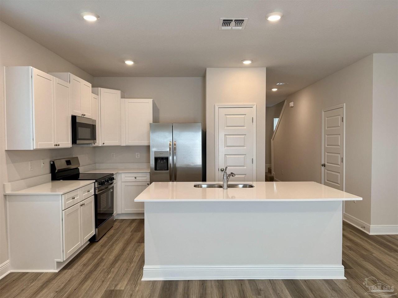 4067 Pendragon Cir - Photo 3 of 30