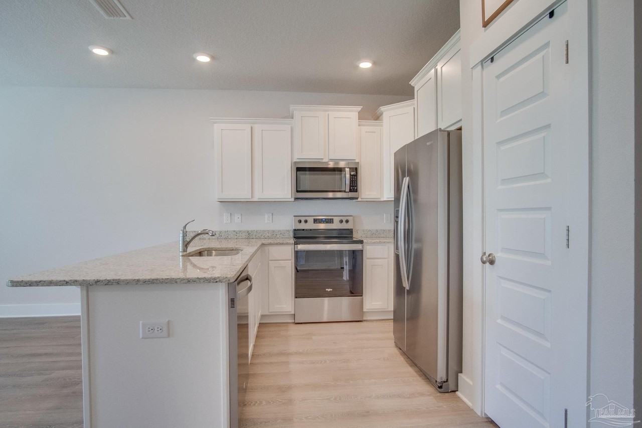 1538 Iroquois Ct - Photo 3 of 26