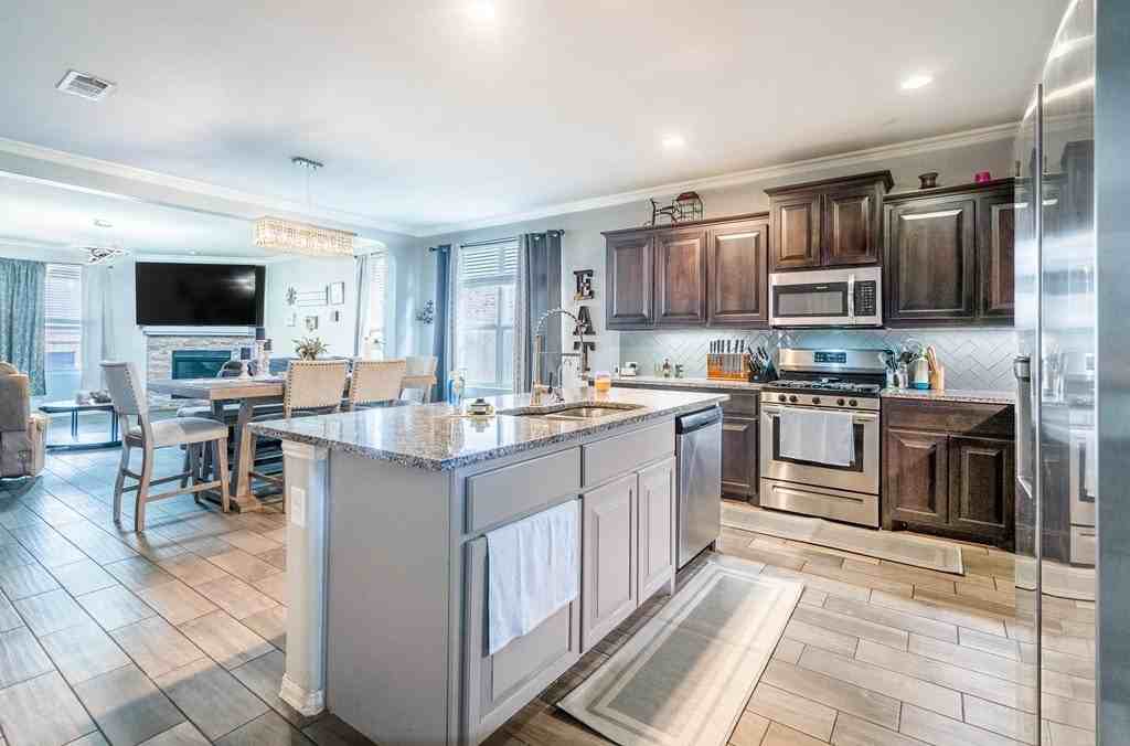 6614 Jamestown St - Photo 4 of 27