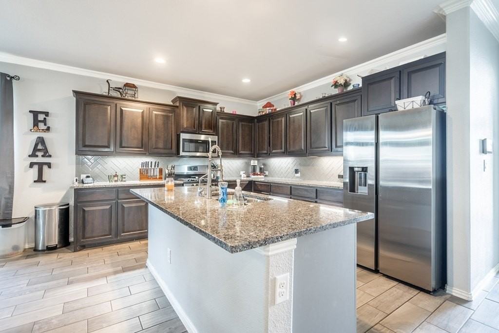 6614 Jamestown St - Photo 5 of 27