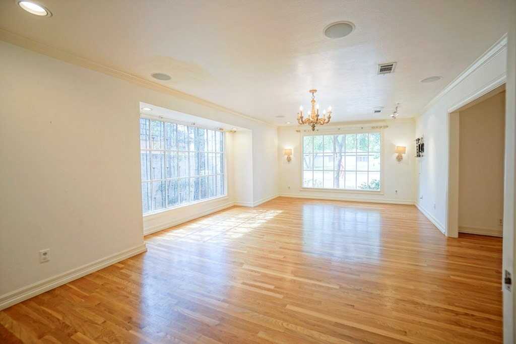 1509 Bedford Dr - Photo 6 of 50