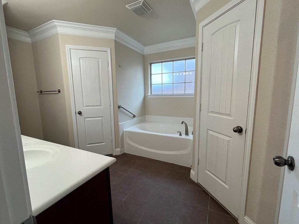 1008 Rangers Ct - Photo 5 of 9