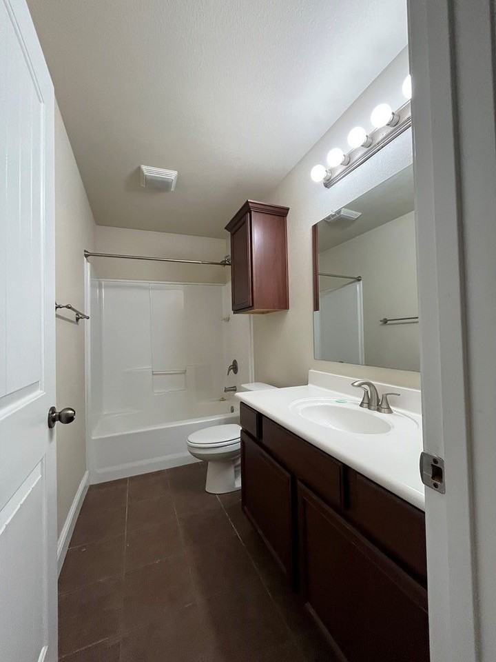 1008 Rangers Ct - Photo 7 of 9